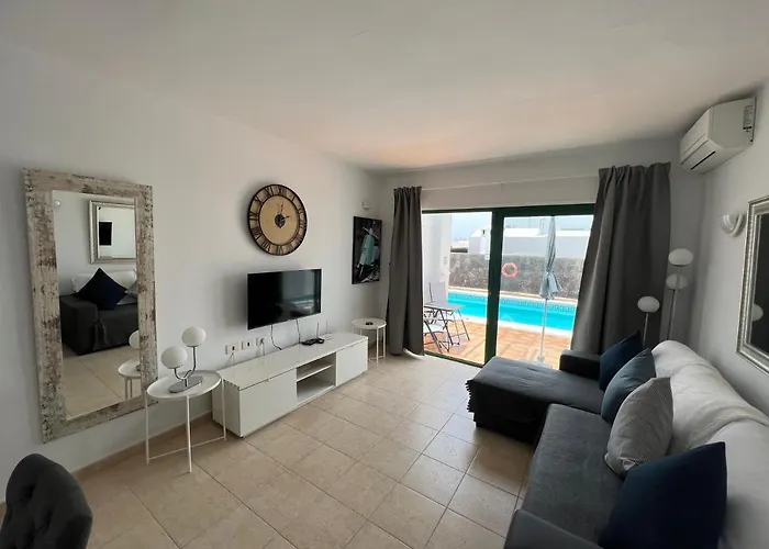 Oasis Blue - Beautiful 1 Bedroom Apartment On Private Complex With Pool