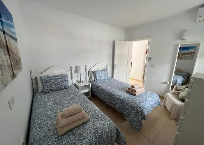 Oasis Blue - Beautiful 1 Bedroom Apartment On Private Complex With Pool